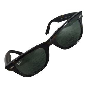 RAY-BAN! VINTAGE NEW WAYFARER, RB2133, MADE IN ITALY, BLACK & CREAM SUNGLASSES!